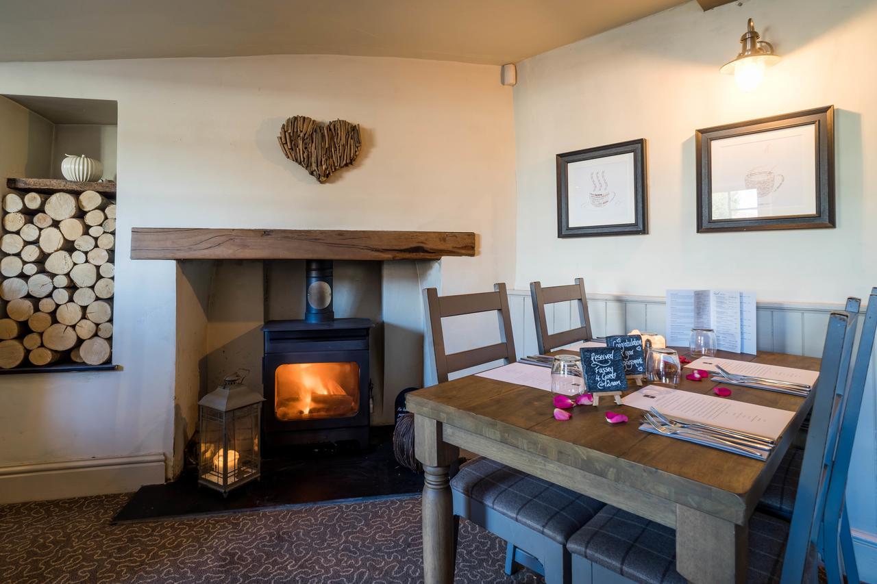 Greyhound Inn Wilton Wilton  Εξωτερικό φωτογραφία
